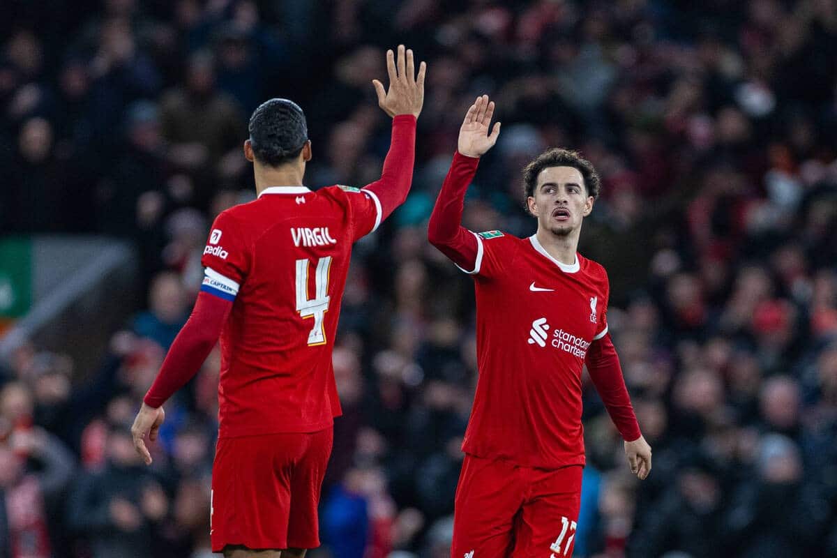 Van Dijk i Curtis Jones