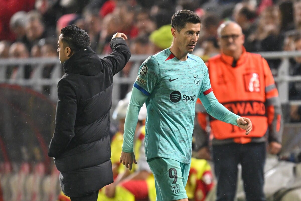 Xavi i Robert Lewandowski