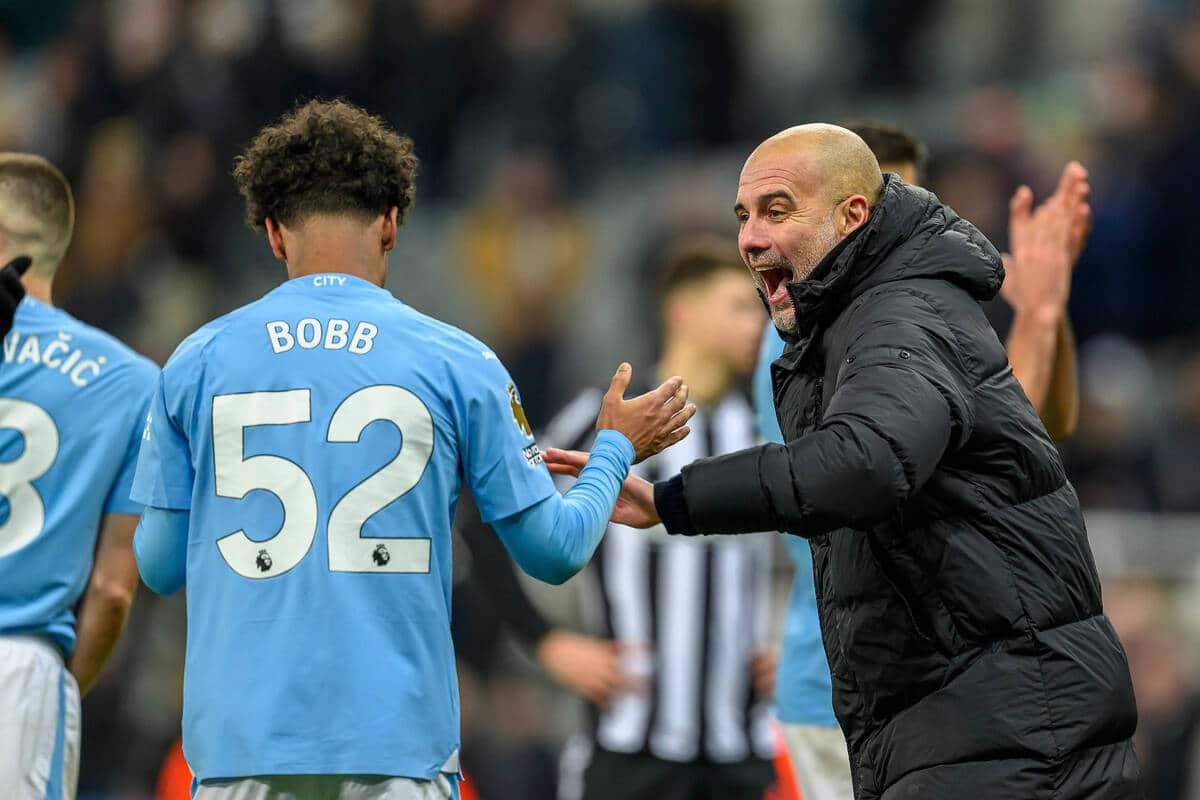 Oscar Bobb i Pep Guardiola