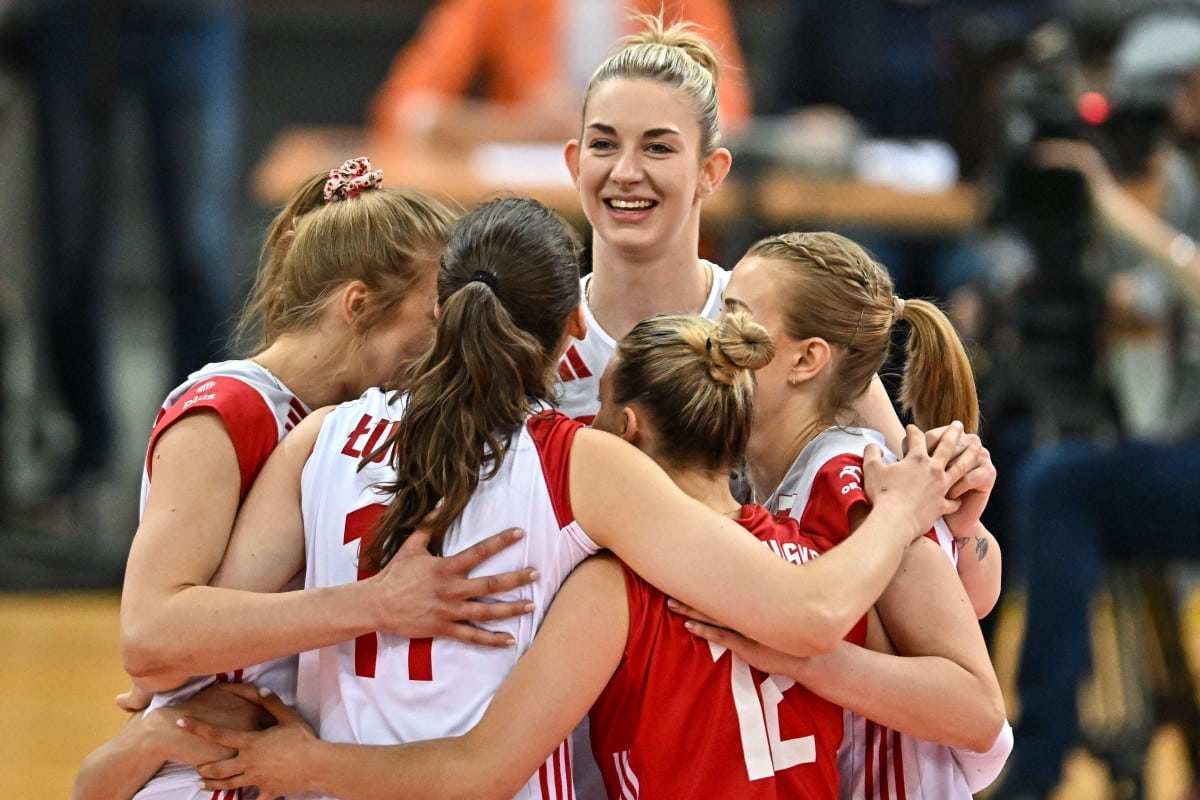 Magdalena Stysiak z koleżankami z reprezentacji