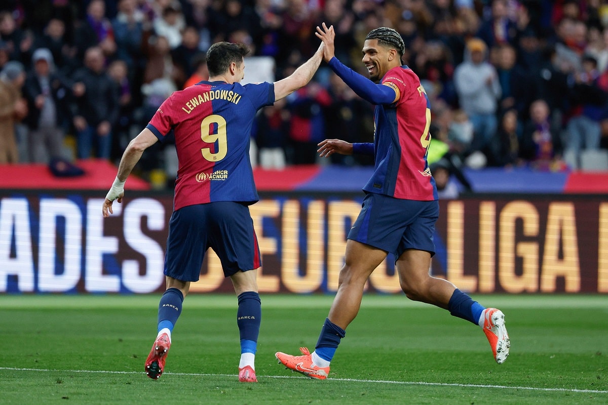 Robert Lewandowski i Ronald Araujo