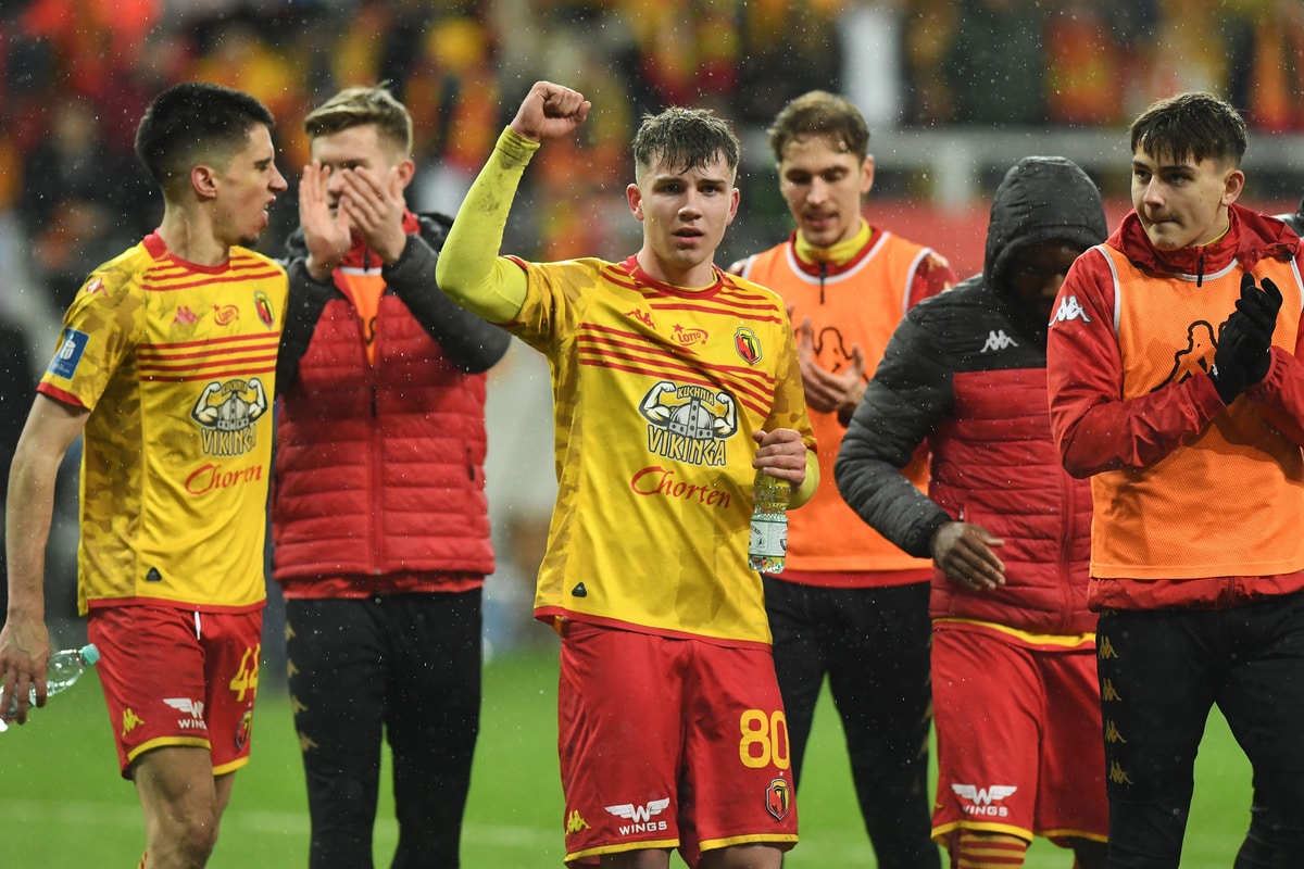 Oskar Pietuszewski (w środku)