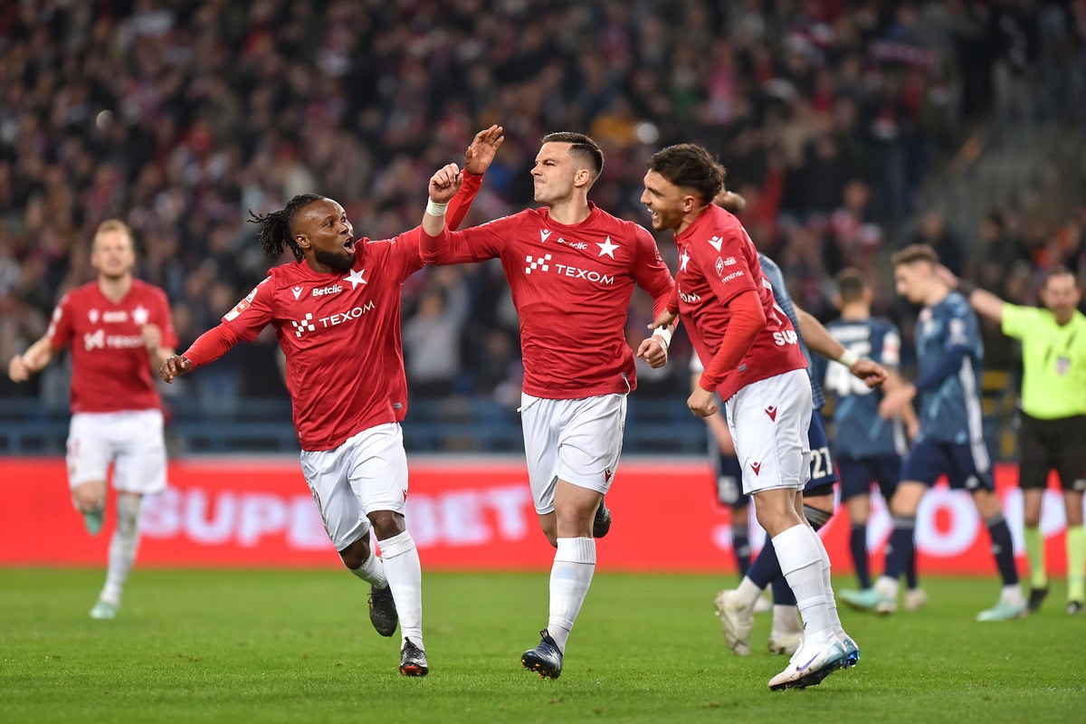 Angel Rodado (w środku)