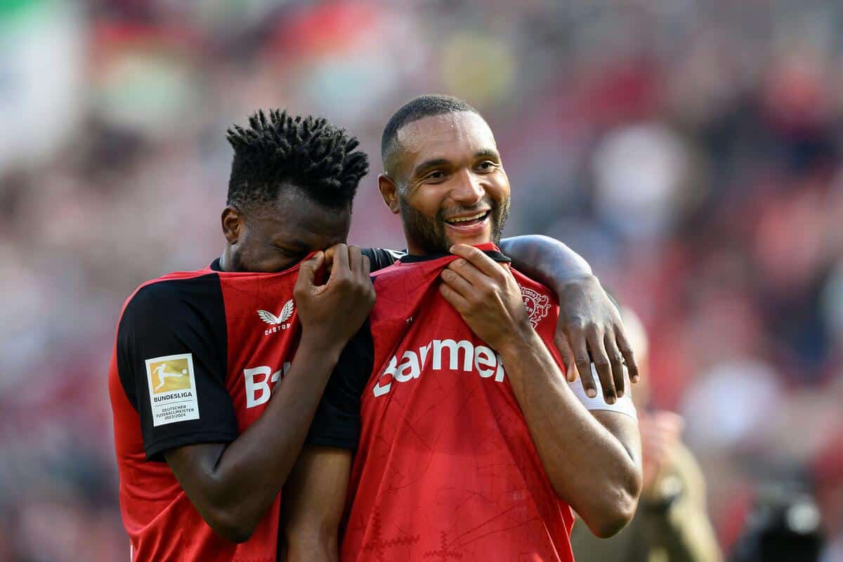 Jonathan Tah (z prawej)