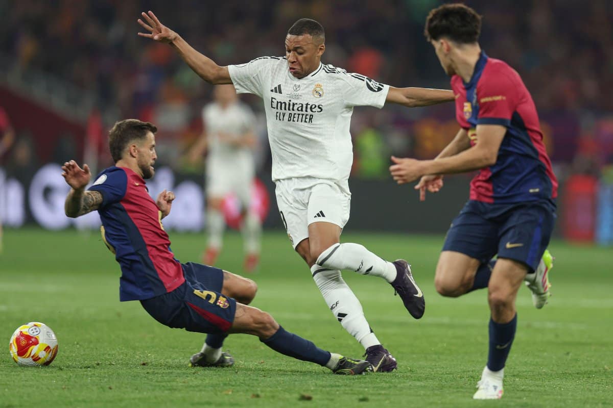 Kylian Mbappe w meczu z Barceloną