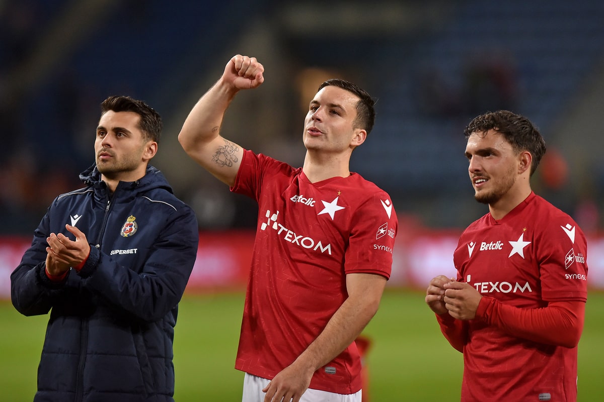 Angel Rodado (w środku)