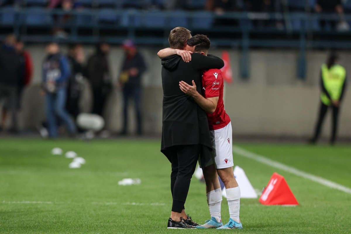 Jarosław Królewski i Angel Rodado po meczu z Miedzią