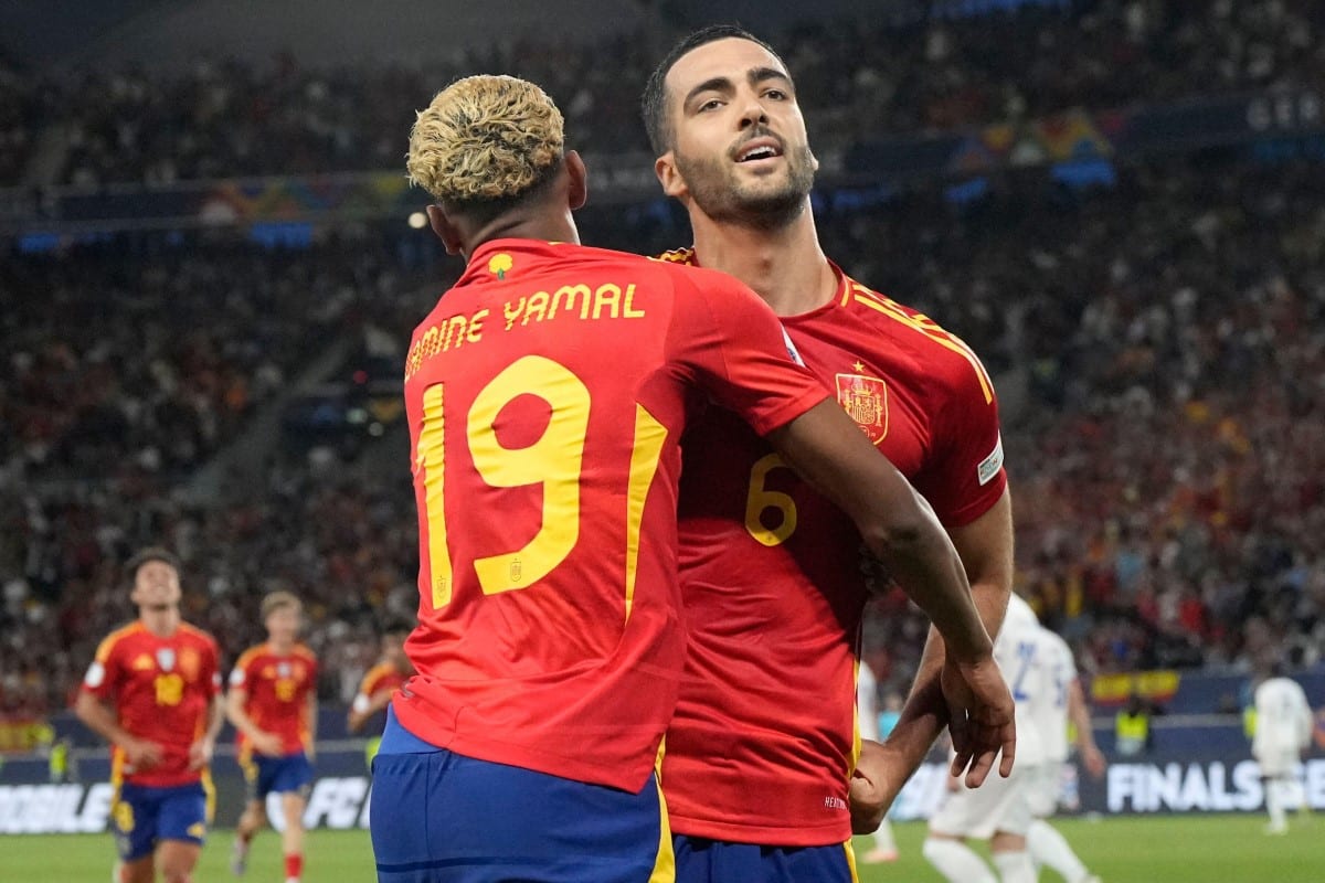 Lamine Yamal oraz Mikel Merino