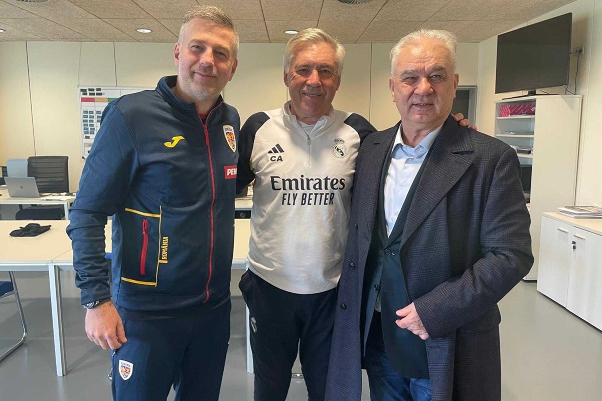 Edward Iordanescu (z lewej) Carlo Ancelotti i Angel Iordanescu