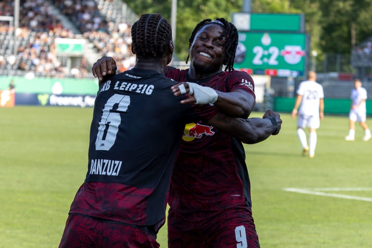 Ezechiel Banzuzi oraz Johan Bakayoko