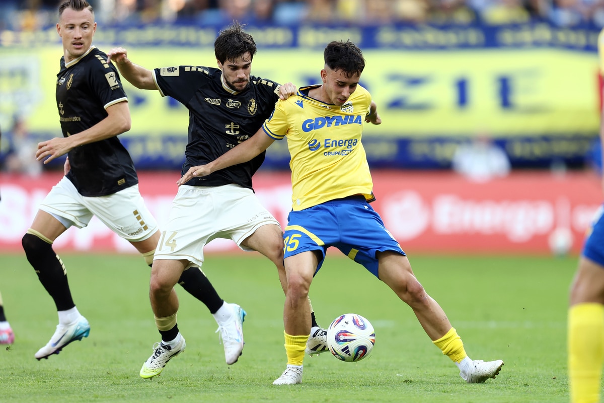 Piłkarze Pogoni Szczecin i Arki Gdynia