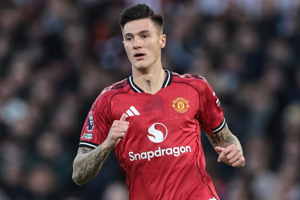 Benjamin Sesko in a Manchester United home shirt during a Premier League match