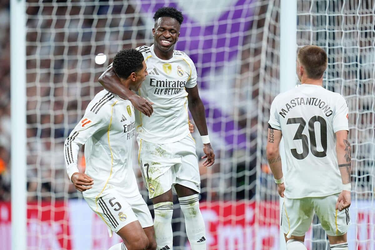 Vinicius Junior (w środku)