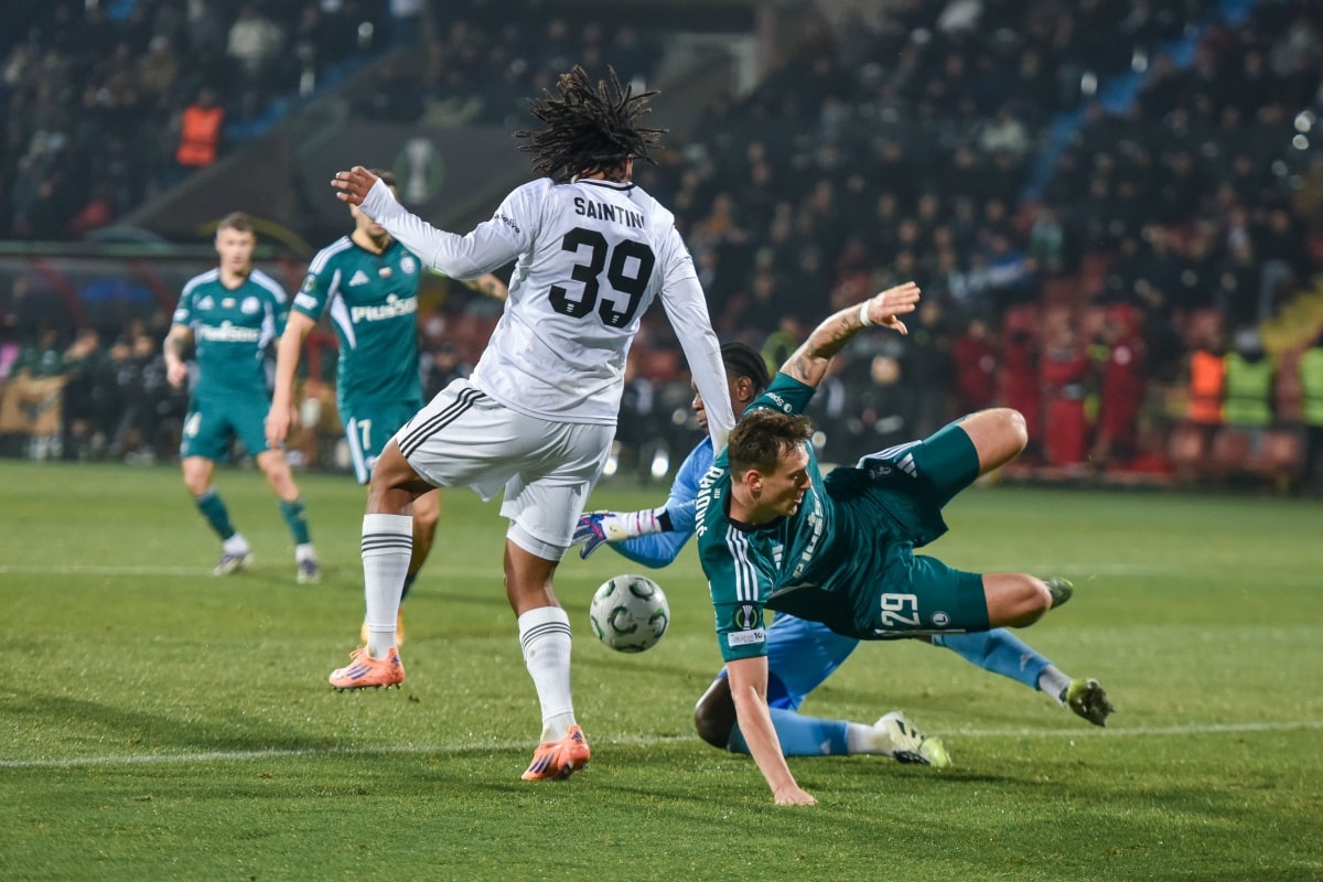 Akcja z meczu Noah - Legia