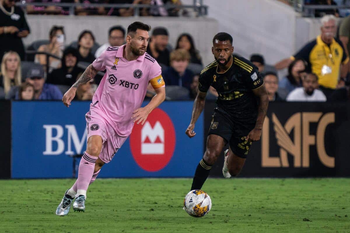 Leo Messi i Kellyn Acosta