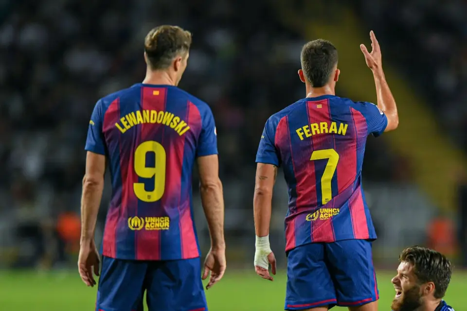 Robert Lewandowski i Ferran Torres