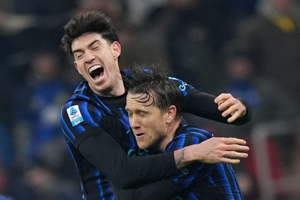 Alessandro Bastoni i Piotr Zieliński