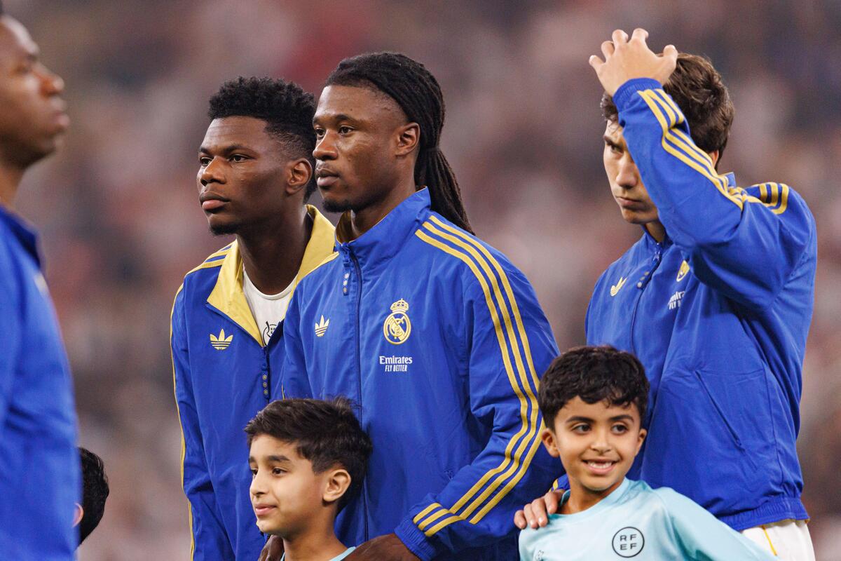 Eduardo Camavinga (w środku)