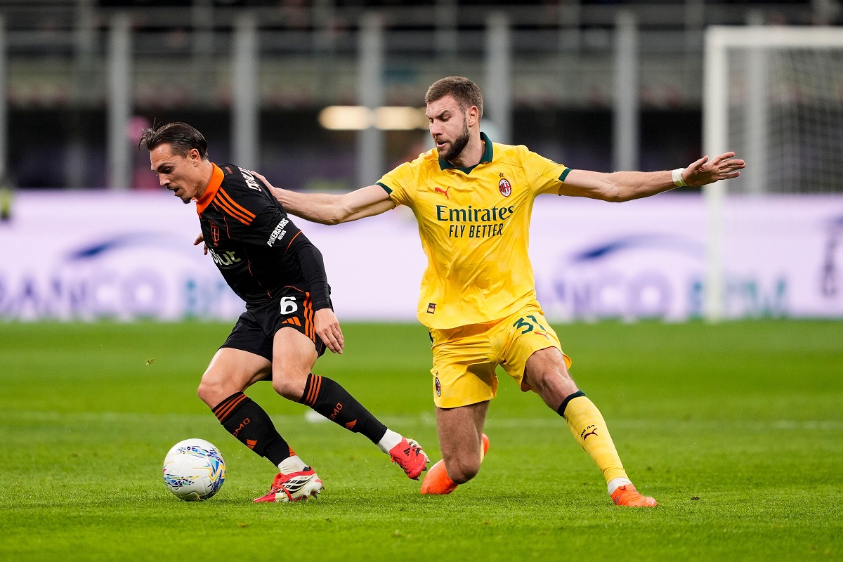 Strahinja Pavlovic i Maxence Caqueret (Milan - Como)