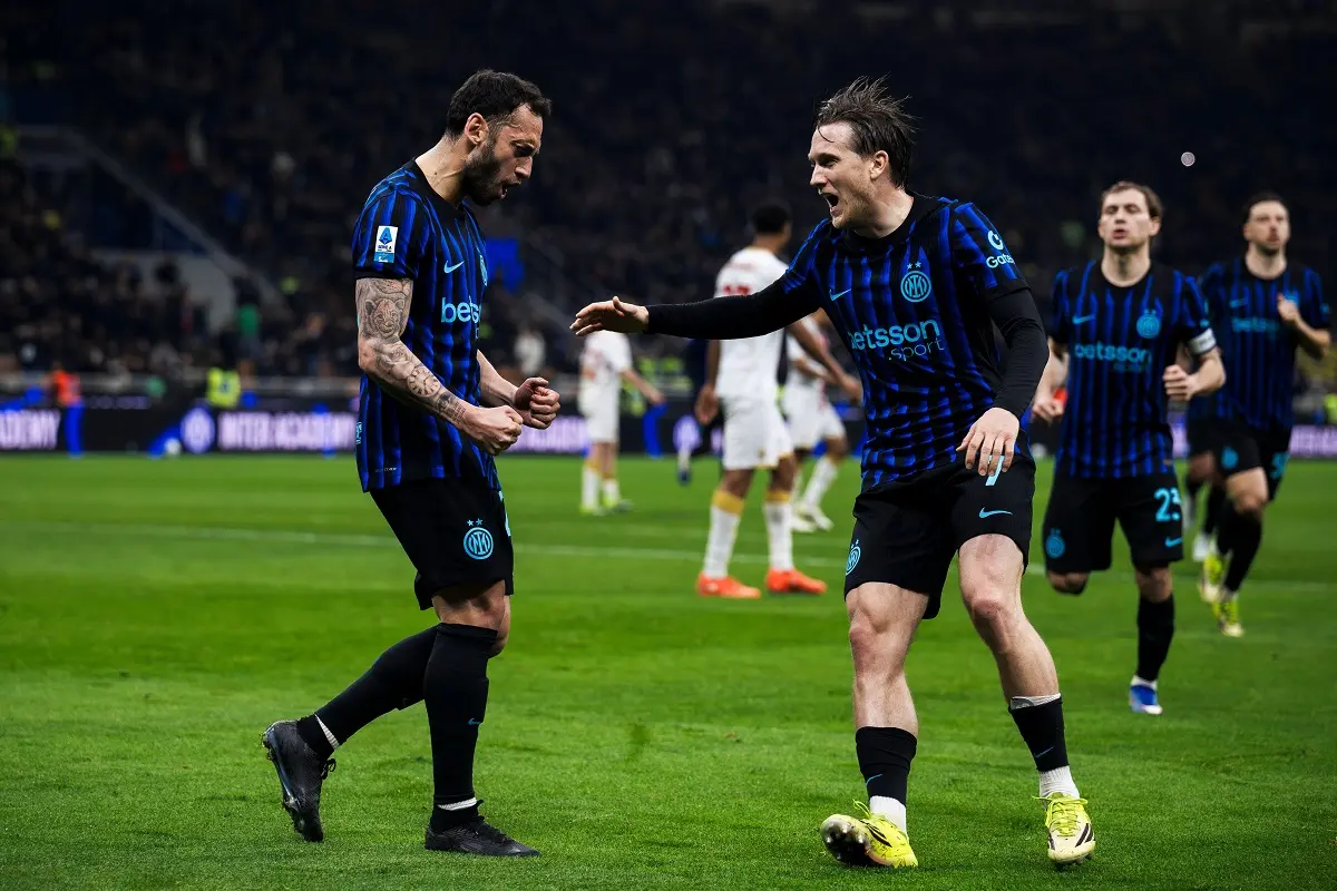 Hakan Calhanoglu i Piotr Zieliński (Inter - Genoa)