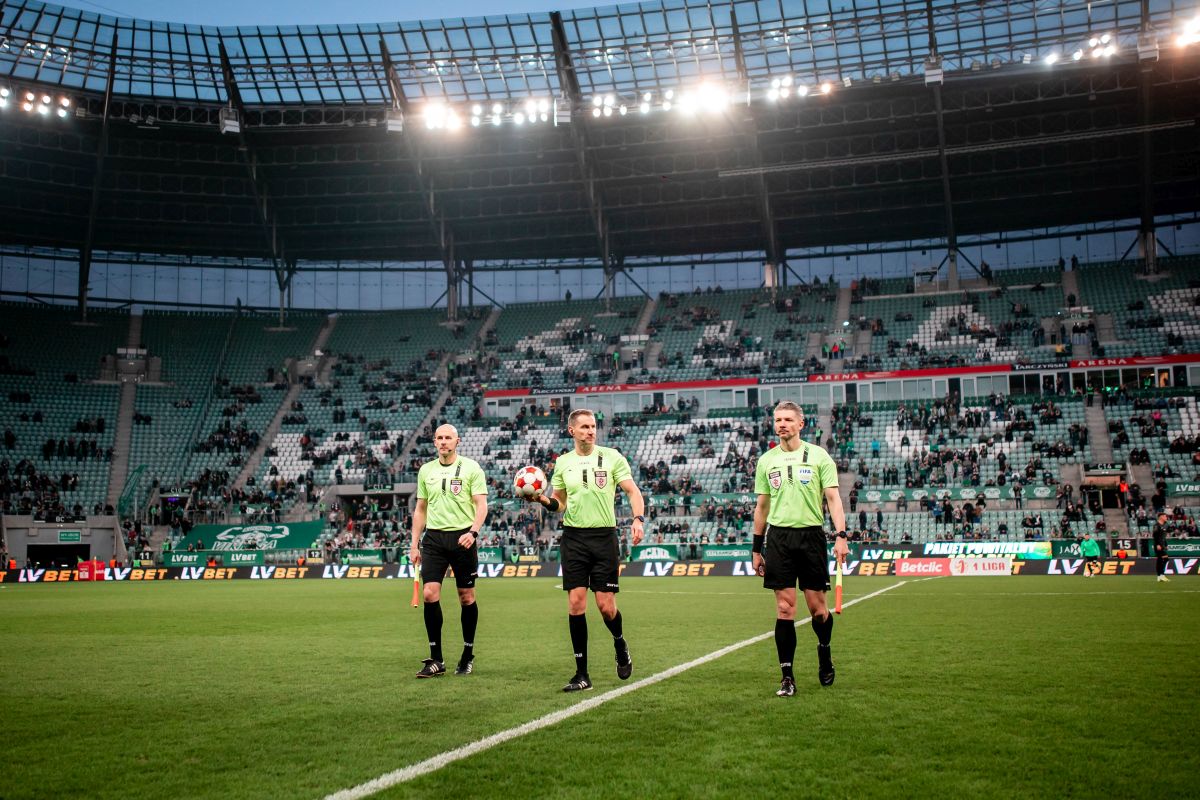 Sędziowie podczas meczu Śląsk - Wisła