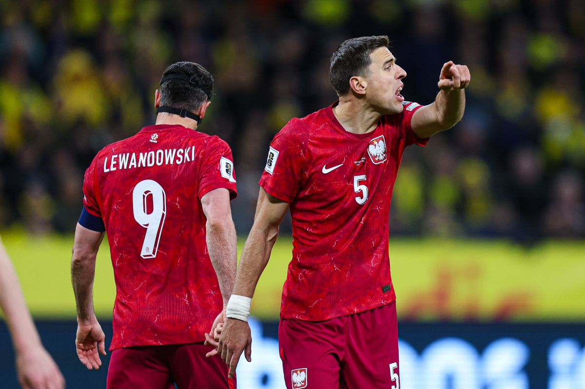 Robert Lewandowski i Jan Bednarek