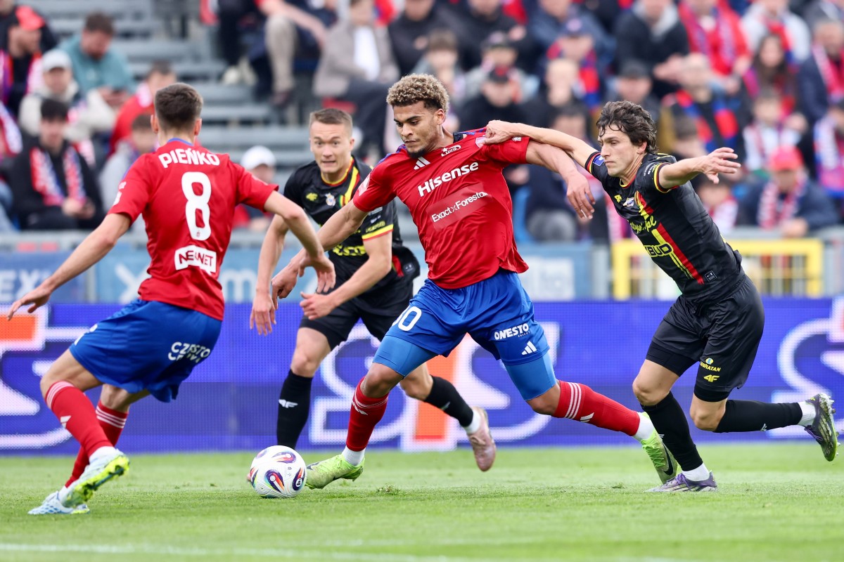 Piłkarze Rakowa Częstochowa oraz Korony Kielce