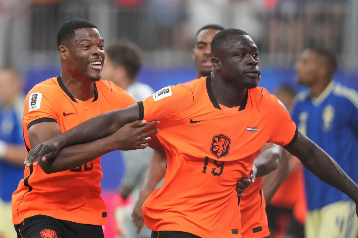 Denzel Dumfries oraz Brian Brobbey