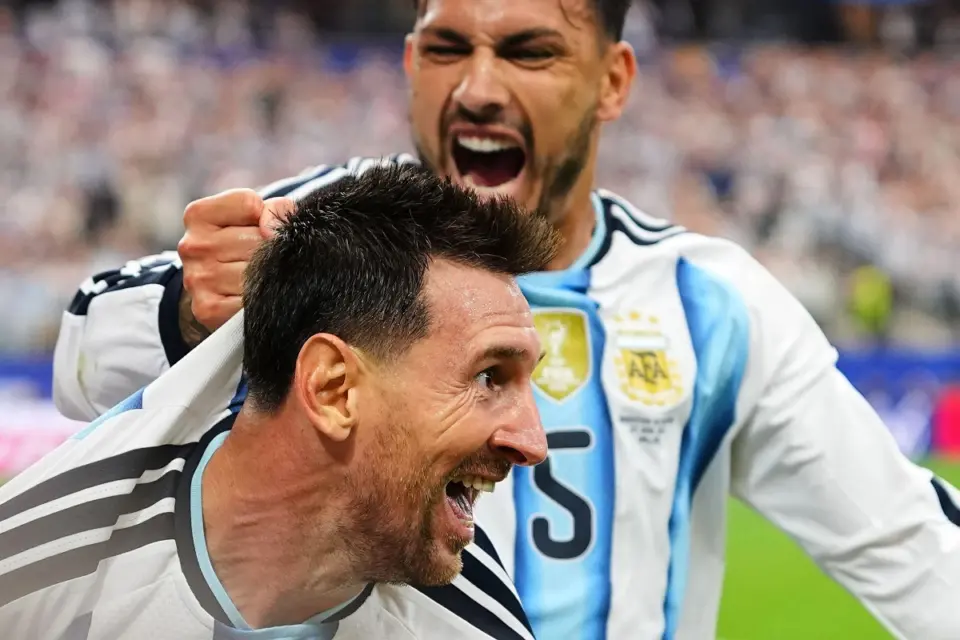 Lionel Messi i Leandro Paredes