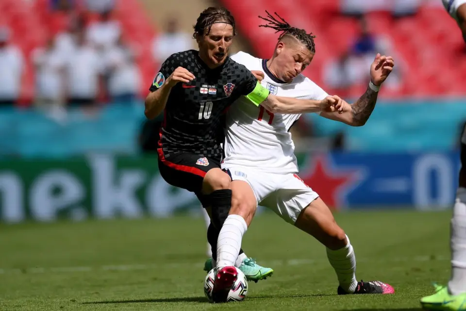Luka Modric oraz Kalvin Phillips podczas meczu Euro 2020