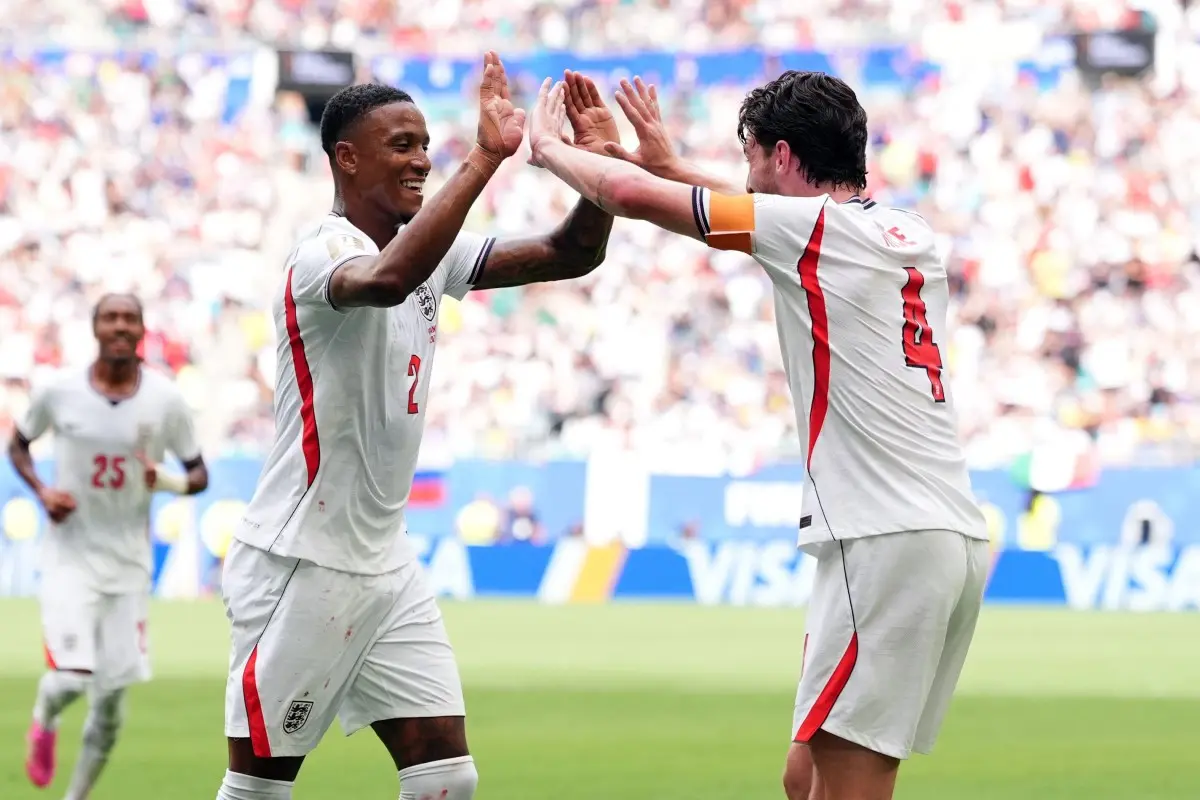 Ezri Konsa oraz Declan Rice