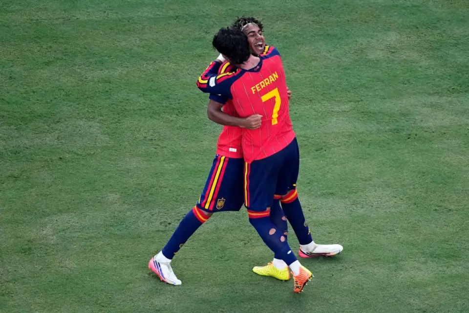 Lamine Yamal oraz Ferran Torres