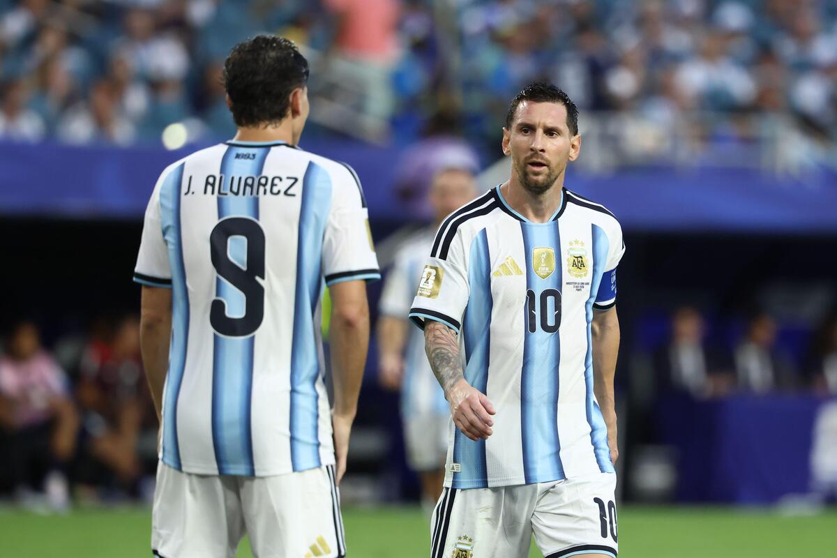 Julian Alvarez i Leo Messi