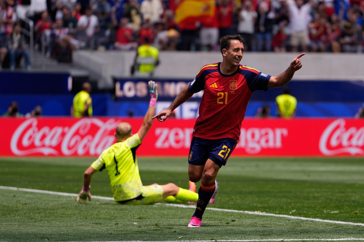 Mikel Oyarzabal w meczu z Austrią