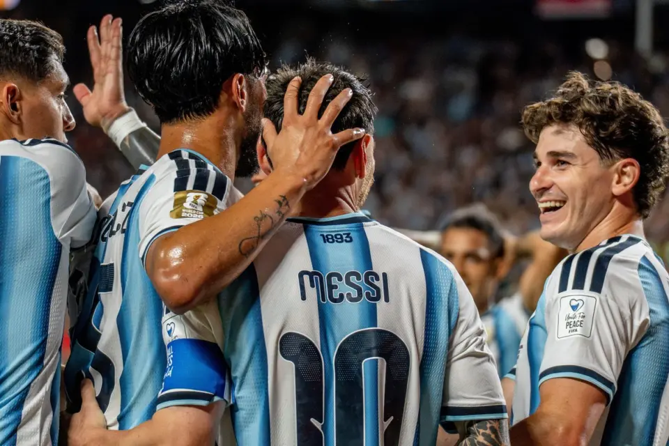 Piłkarze Argentyny w meczu z Algierią
